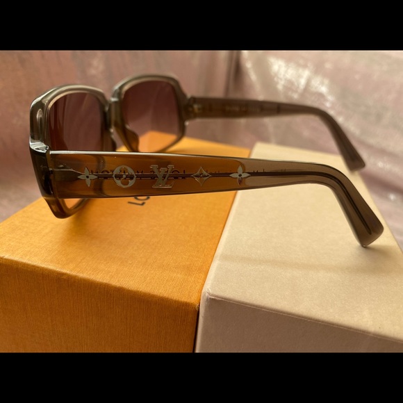 AUTHENTIC Used LOUIS VUITTON SUNGLASSES - Picture 12 of 16
